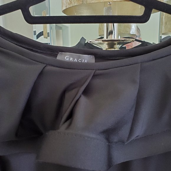 Beautiful Top - Picture 2 of 2